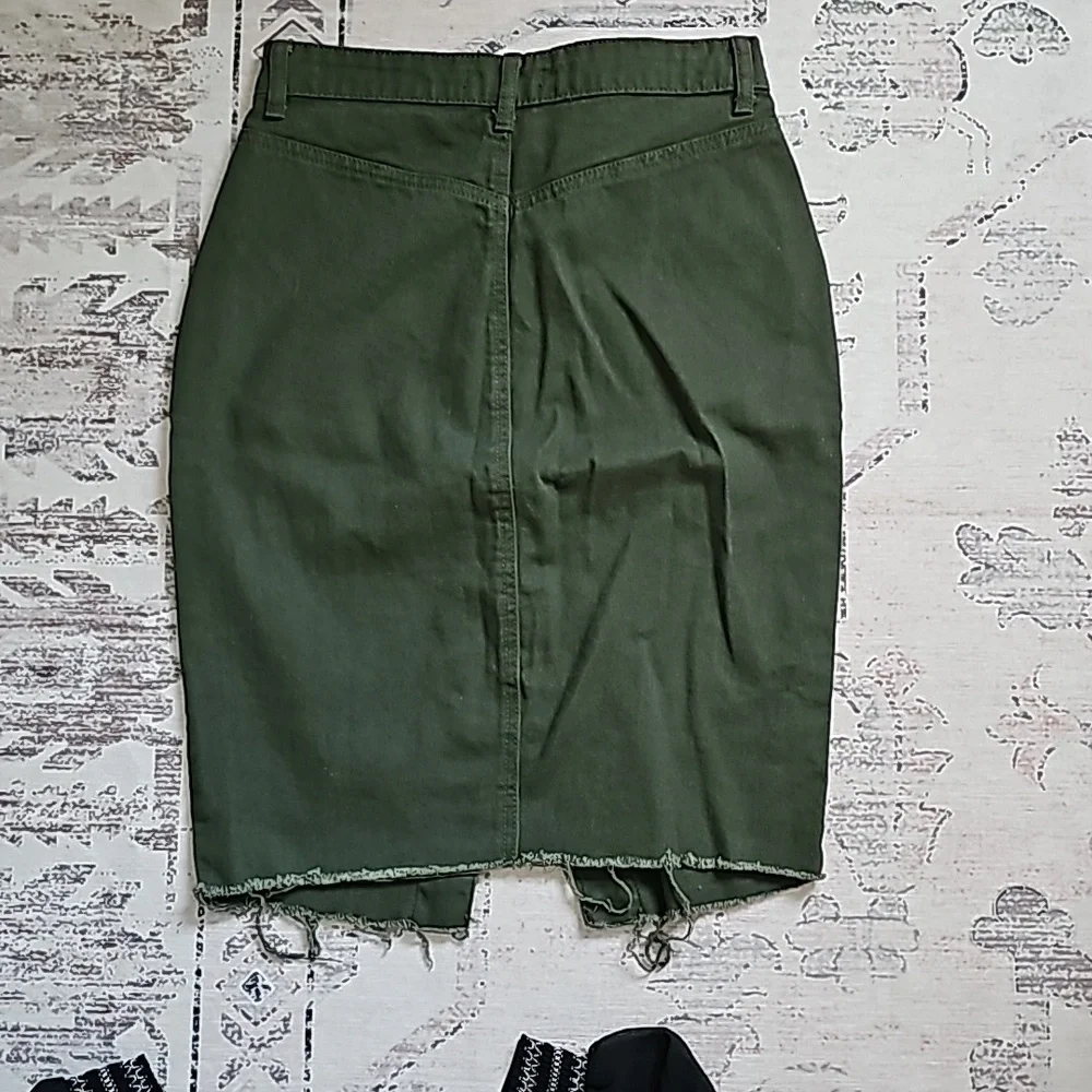 Forever 21 Olive Green Button-Front Midi Skirt - Picture 2 of 7